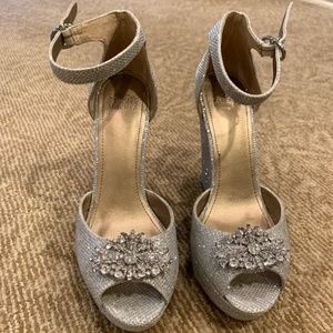 Badgley Mischka silver platform Sandal